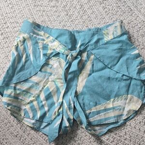 Patagonia Teal and Cream Patterned High Waist Shorts
